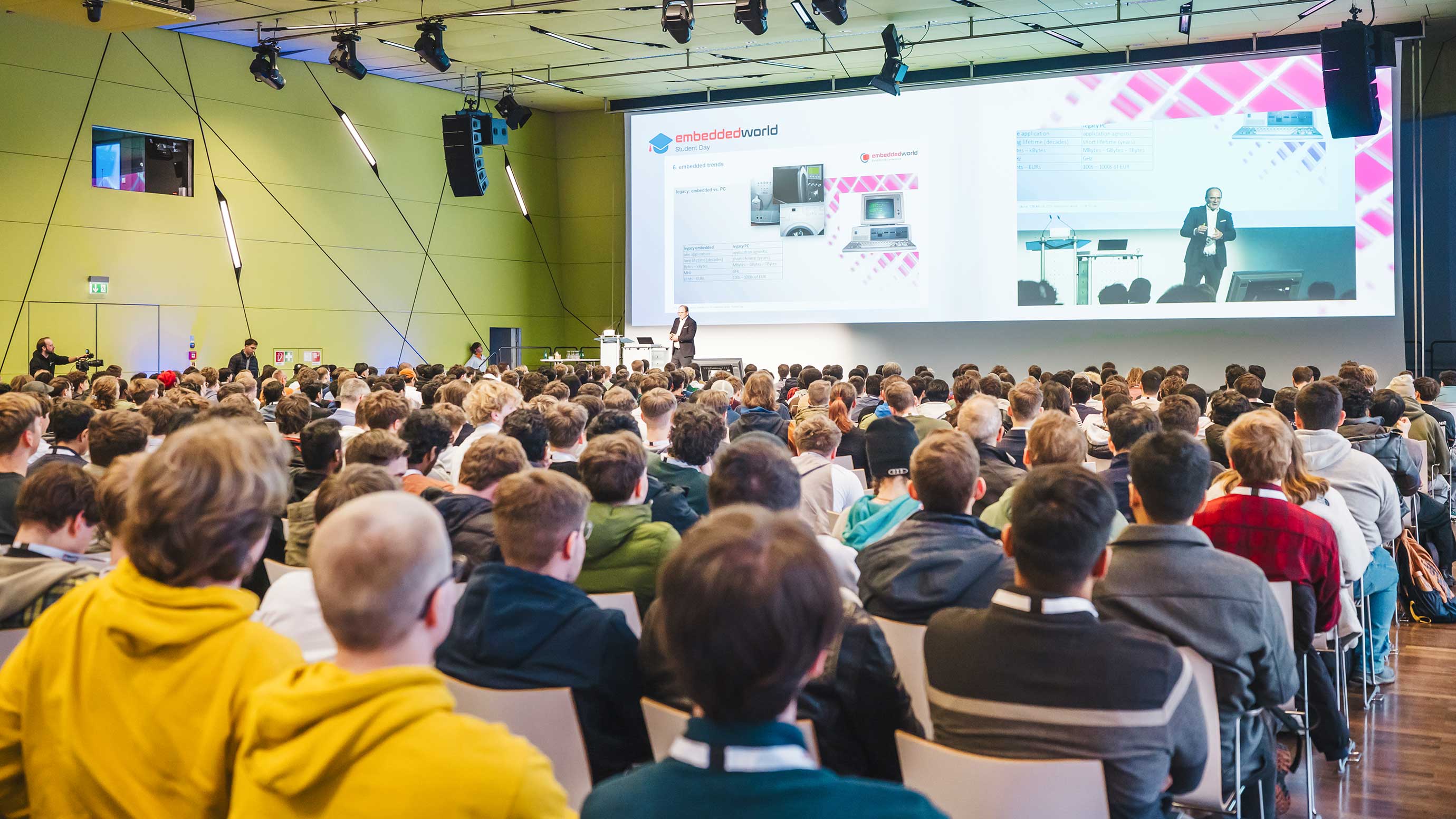 Large audience in front of the stage of the Student Day